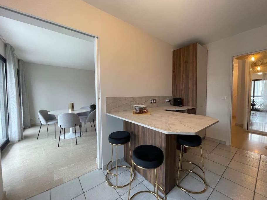 Le Mont-Veyrier, Parking Et Vue Apartment Annecy Luaran gambar
